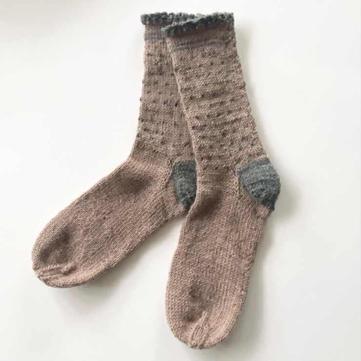 Strikkede sokker - beige/ grå 