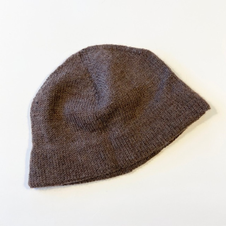 Unika strikket hue  - chokoladebrun 