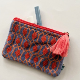 Pung med rødt retro mønster