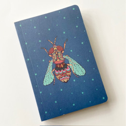 Notesbog - med en farvestrålende flue