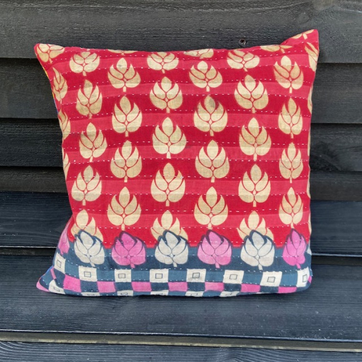 Sari pude - rød, pink og blå